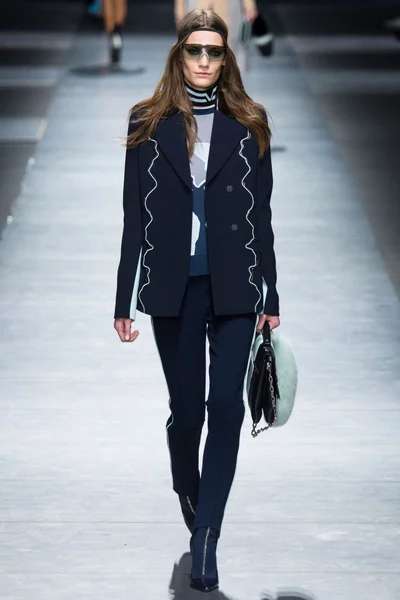 Look 28